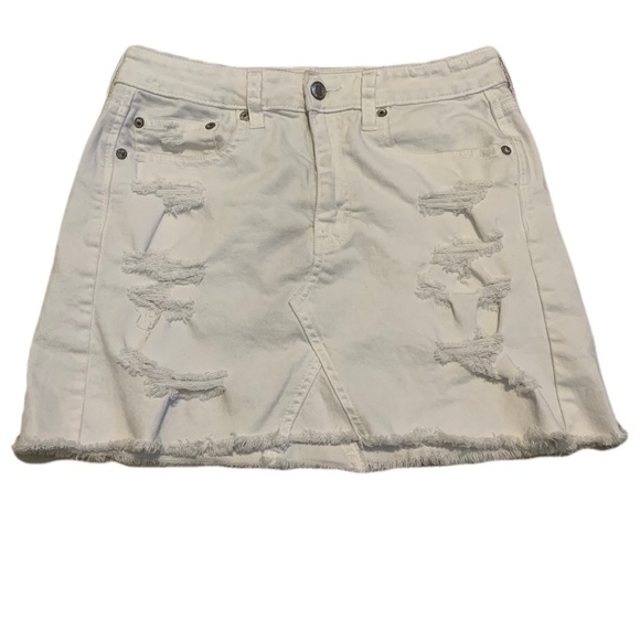 American Eagle Outfitters White Distressed Denim Mini Skirt - Size 6 Regular - Picture 1 of 8